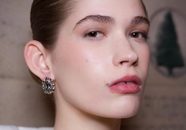 ¿Por qué ahorrar tiempo con barras de maquillaje versátiles que son rubor, lápiz labial y sombra de ojos en uno?